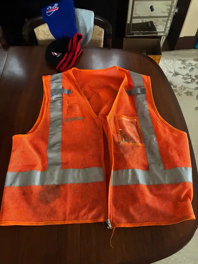 $4 Safety vest air cargo biking bike costume tool As Is in Men's in City of Toronto - Image 2