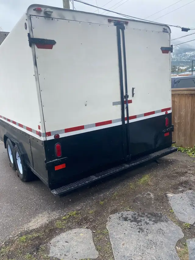 Enclosed 16 x 8 Cargo Trailer Tandem Axle | Cargo & Utility Trailers ...