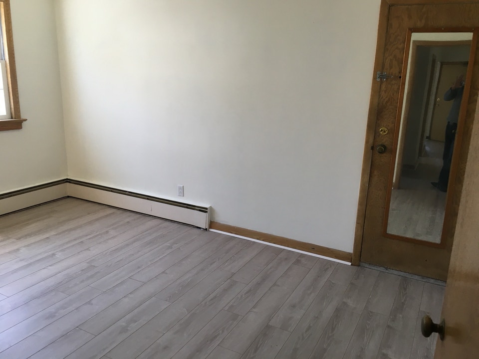 31 Herbert Street, Kitchener - 1Bd 1Bth/ 1st Dec 3