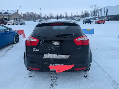 Bonjour je vend mon Kia Rio 2012 Manuelle siège chauffant Bluetooth Abs Pas de rouille Tire été et h...