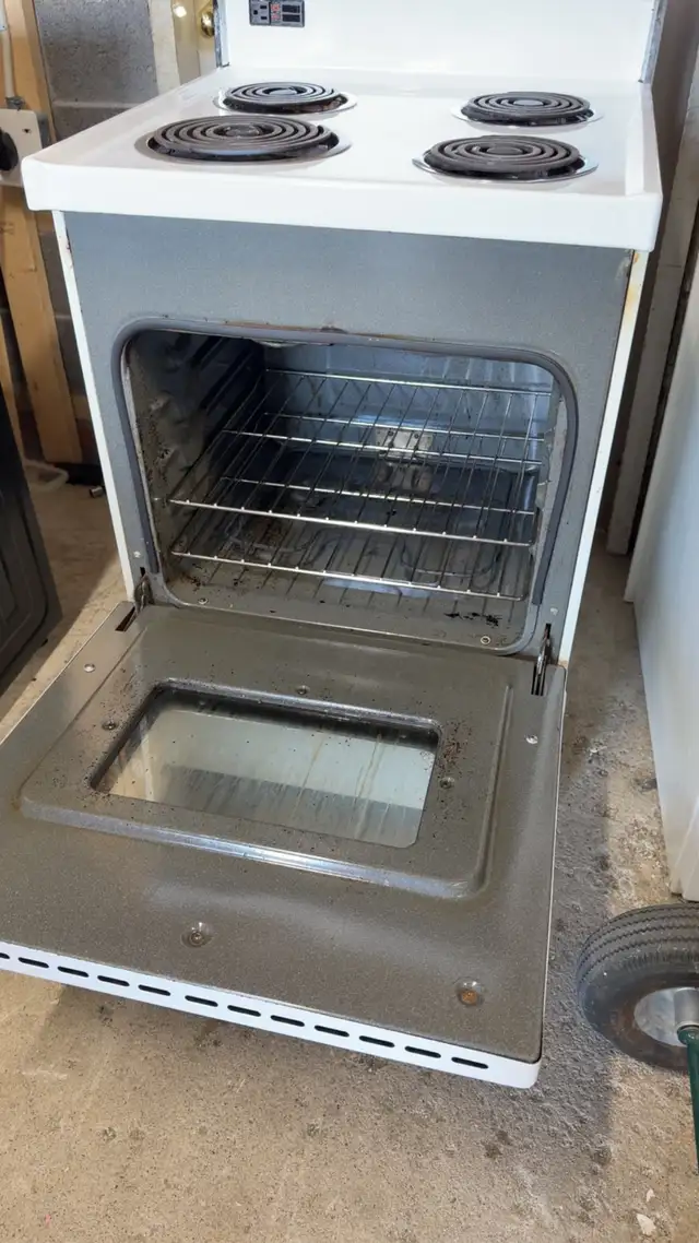 24” stove electric works good  in Stoves, Ovens & Ranges in City of Toronto - Image 3