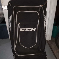 CCM wheeled stand up hockey bag 