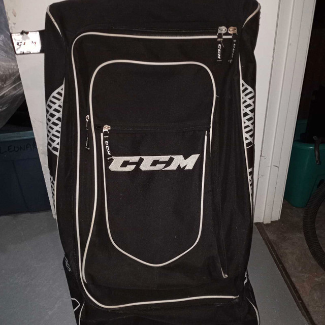 CCM wheeled stand up hockey bag  in Hockey in Owen Sound