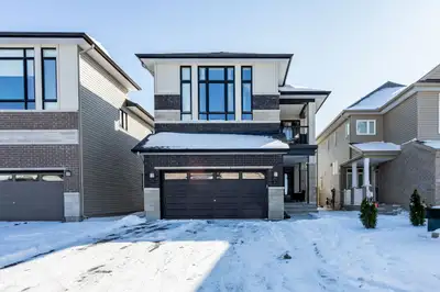 Beautiful 2018 Urbandale Sapphire II executive detached house for rent in Riverside South (Ottawa) -...