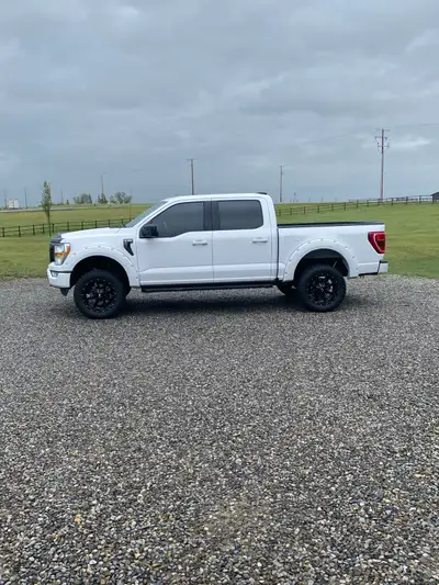 Check out this stunning 2022 Ford F-150, a robust pickup truck ready for any task. This particular m...