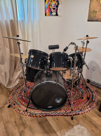 Pearl target drum set 