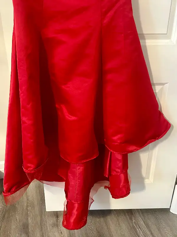 Gorgeous “lady in red” showstopper gown in Women's - Dresses & Skirts in Kitchener / Waterloo - Image 6