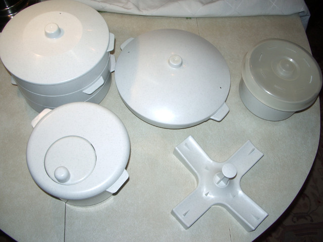 Microwave Oven Cookware 12 piece set - Like New in Microwaves & Cookers in Hamilton