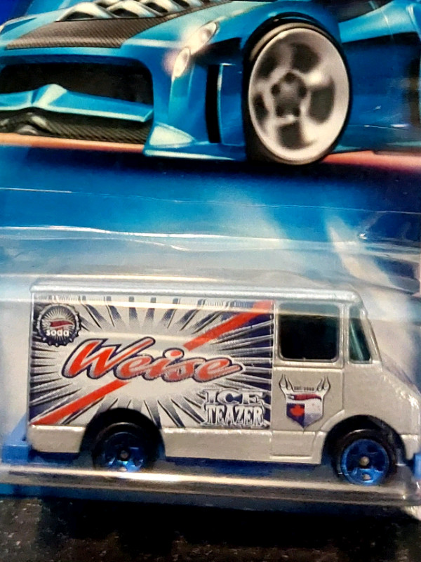 DIECAST CARS & TRUCKS 
HOT WHEELS  in Toys & Games in Hamilton - Image 2