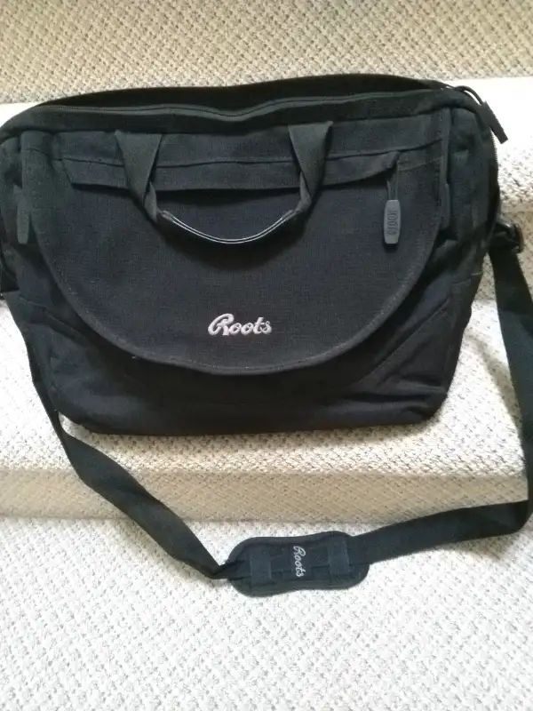 Laptop bag /briefcase, Roots Canada in Laptop Accessories in Oakville / Halton Region - Image 2
