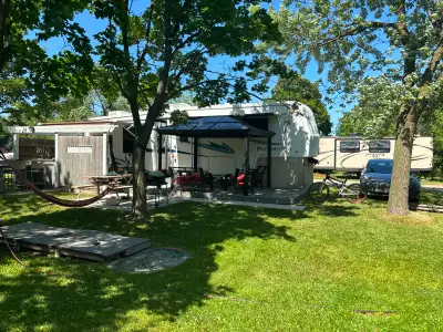 “Holiday Rambler Presidential – Fully Loaded on Serviced Site” Relax, Unwind, and Enjoy — Fully Equi...