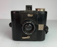 Kodak Bulls Eye Six-20 Bakelite Box Camera