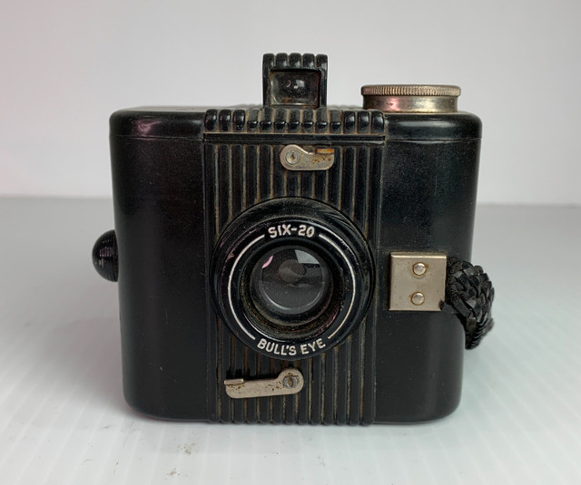 Kodak Bulls Eye Six-20 Bakelite Box Camera in Cameras & Camcorders in City of Toronto