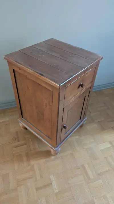 Petit meuble rustique de type cellier, View more
