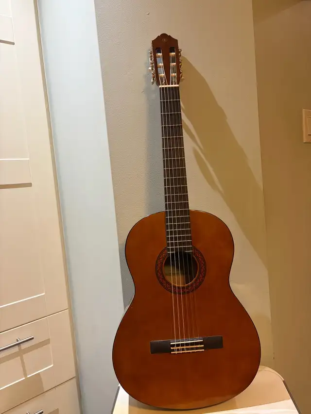 Guitare classique Yamaha C40 in Guitars in City of Montréal - Image 2