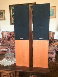Dahlquit QX8 speakers