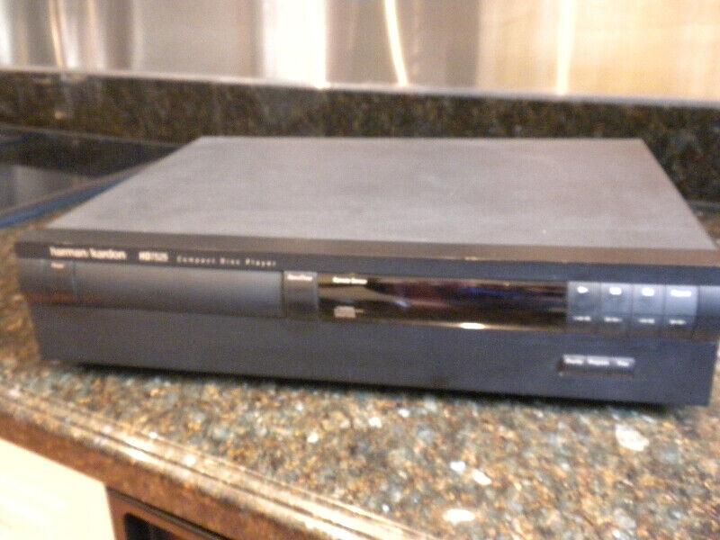 Selling a Harman/Kardon CD player model HD7525 for sale  