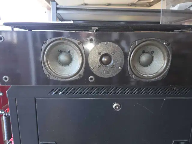 NHT VT-1C Speaker in Speakers in Calgary - Image 3