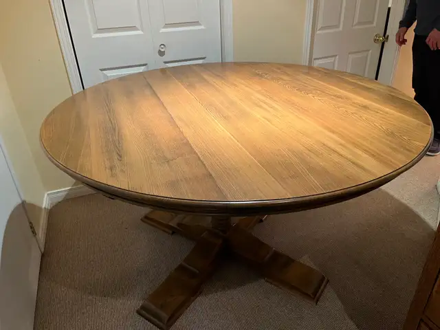 1970s British Tudor Revival Solid Oak 9-Piece Round Dining Set in Dining Tables & Sets in City of Toronto - Image 3