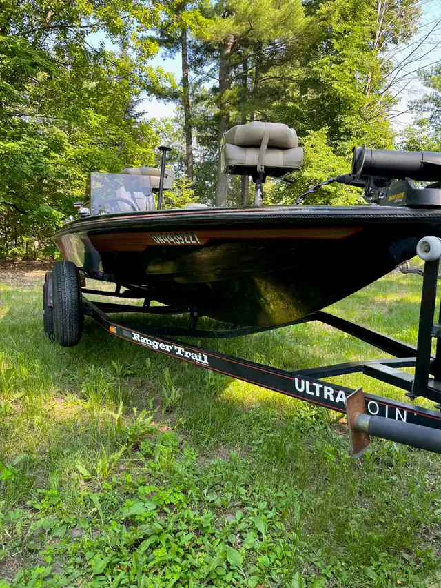1989 Ranger 320V Bass Boat 16' in Powerboats & Motorboats in Pembroke - Image 3