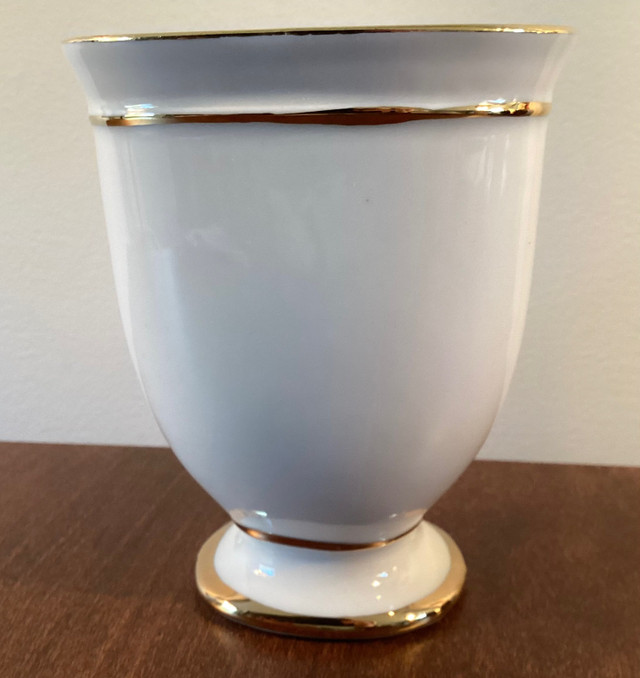 Small Porcelain Ceramic Vase with Genuine Gold Details Spain dans Décoration intérieure et accessoires  à Ouest de l’Île - Image 2