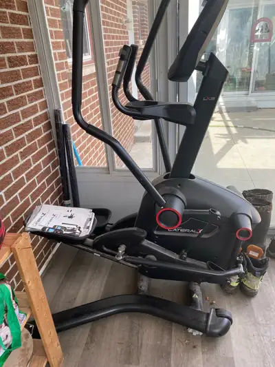 Almost new little dust included