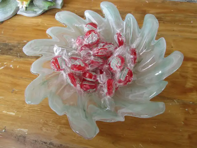Art glass dish509456451382824961