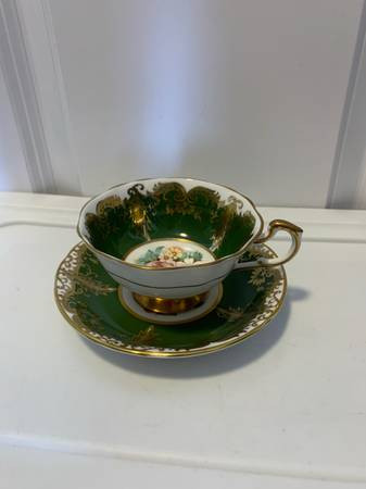Vintage Paragon Kingston Green Floating Flowers Teacup Saucer in Arts & Collectibles in Burnaby/New Westminster - Image 4