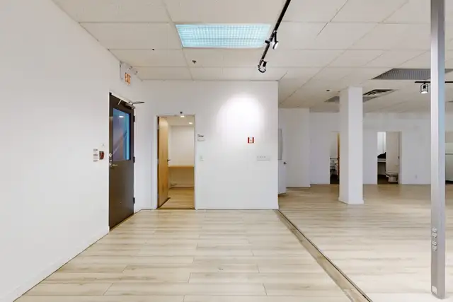 Commercial unit for lease in Toronto in Commercial & Office Space for Rent in City of Toronto - Image 8