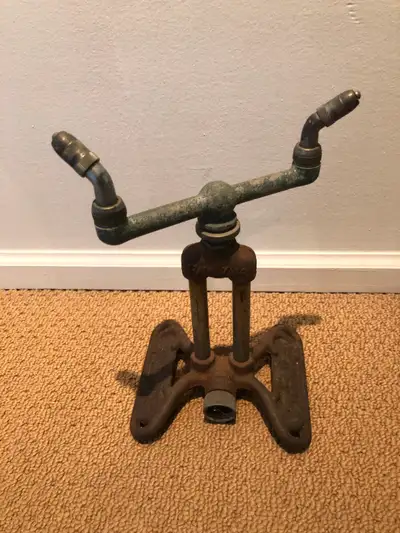 ANTIQUE RAIN KING SPRINKLER in good working condition. Made in Canada.