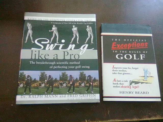 BEGINNER'S  GOLF BAG & ASSORTED CLUBS & other golf paraphenalia in Golf in Mississauga / Peel Region - Image 4