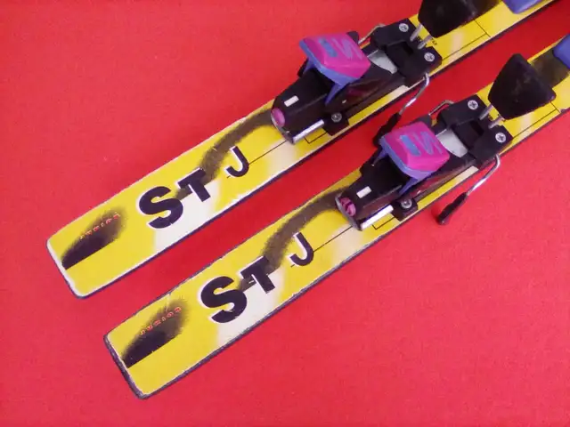 Ski alpin enfant 110 cm ROSSIGNOL Kids downhill skis in Ski in Laval / North Shore - Image 3