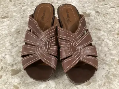 Sandale / Sandal (Natural Soul Naturalizer 7.5 M) Grandeur/Size: 7.5 M Voir mes autres announces - S...