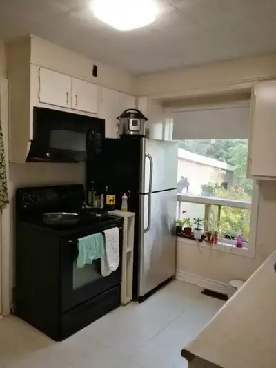 Furnished first-floor single room for rent — Lanbrooke Ave, North York (Yonge/Finch area). Female te...