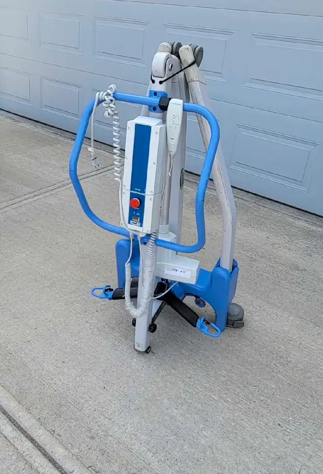 Hoyer Advance- E 340  Portable Foldable Patient Lift in Health & Special Needs in Edmonton - Image 6