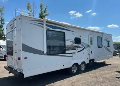 POWER AWNING QUEEN SIZE BED Length 34.9 ft. (419 in.) Height 11.17 ft. (134 in.) Interior Height 6.7...