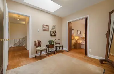 Location: Bayview Ave & Cummer Ave, North York, Toronto Private house rooms available for short-term...