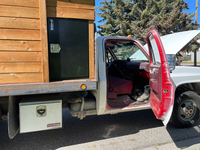 88 Chevy 4x4 Dump Truck in Cars & Trucks in Calgary - Image 4
