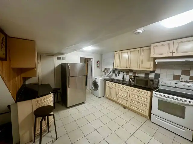 $1,000 ✨ ROOM FOR RENT ✨ (Toronto)