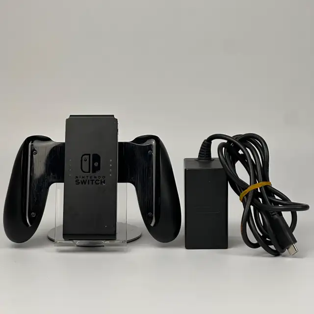 Nintendo Switch Console HAC-001 - 3136712 in Nintendo Switch in Laval / North Shore - Image 6