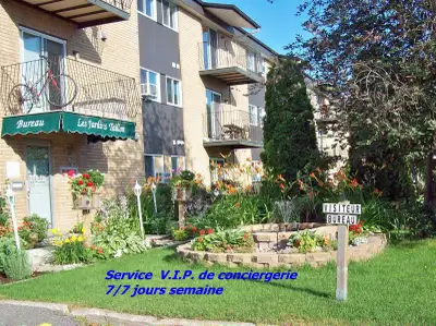 4 1/2 rénover, peinturer, promotion avec ascenseur, 1 stationnement identifier à l'appartement, parc...