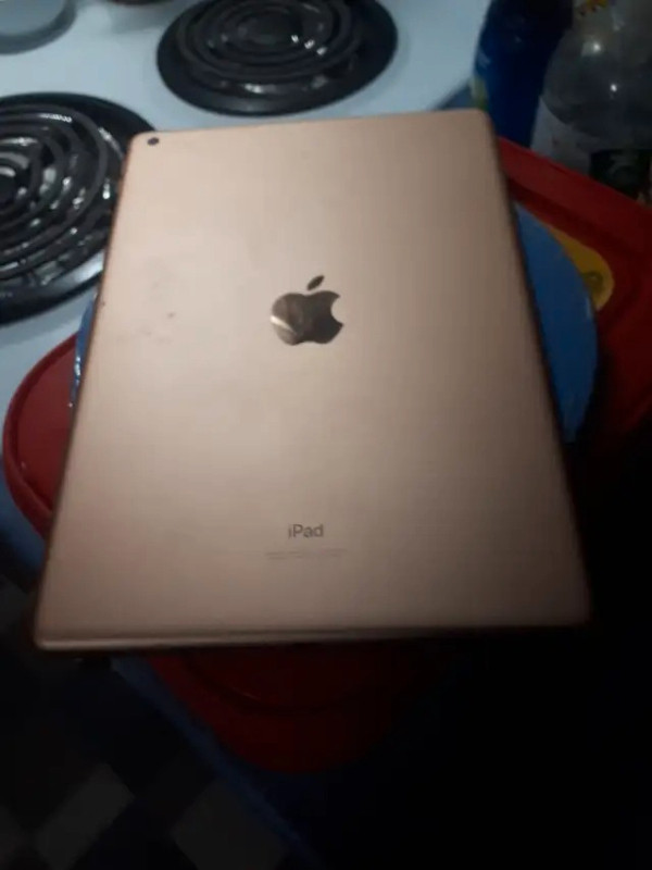 Ipad 7 Gen for parts or Repair in iPads & Tablets in Fredericton - Image 3