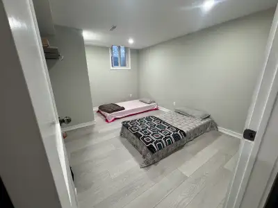 Room vacant for 1 male person in sharing basement.Everything is near to house like norfrills, macdon...