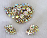ENSEMBLE VINTAGE  CONTINENTAL SET. BROOCH  with EARRINGS..