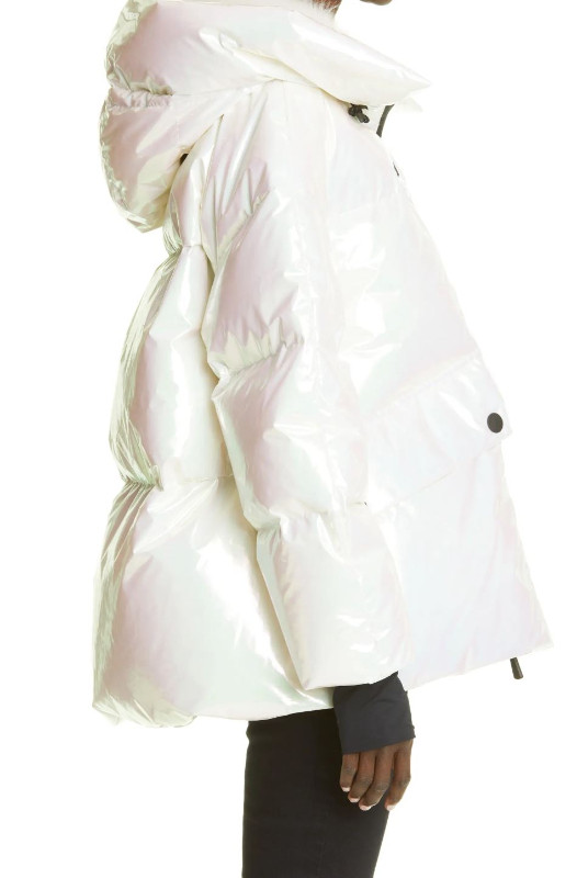 New Moncler Grenoble Tillier Down Puffer Jacket Iridescent Mink in Women's - Tops & Outerwear in City of Toronto - Image 4