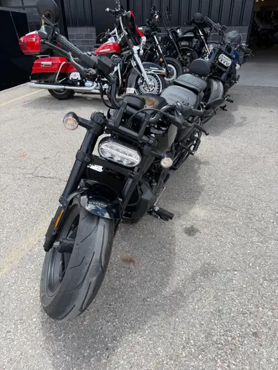 Bought brand new, first owner, about 2000km’s, recent oil change, comes with front grill shield, pas...