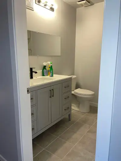Upstairs, Pet friendly, Large bright 3 bedrooms 1 bathroom