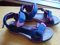 SANDALS LADY SIZE 6.5 GEOX LIKE NEW CONDITION P/U QUEENSLAND SE