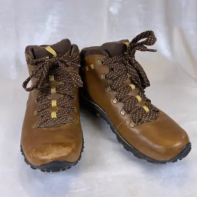 Merrel womens 8.5 hiking boots, View more