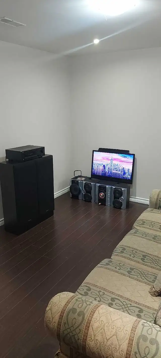 Private Room for Rent in Room Rentals & Roommates in Oshawa / Durham Region - Image 3